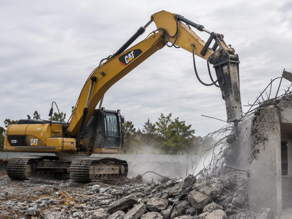 Medium Excavator with Breaker